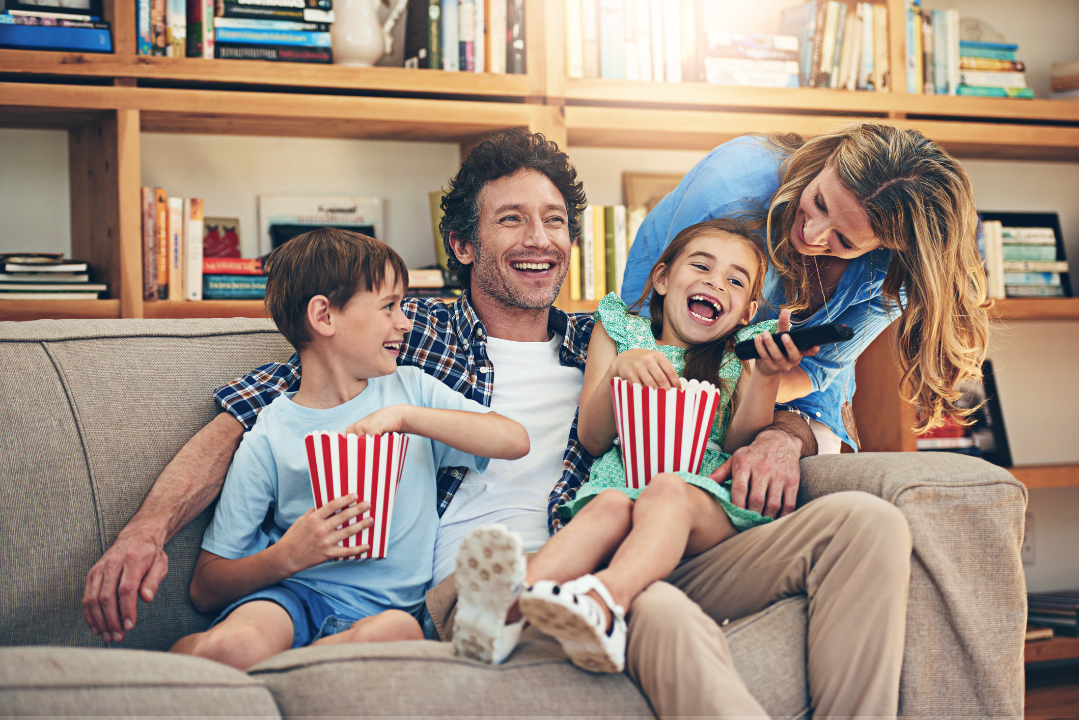 Broadpeak 1 A family watches TV